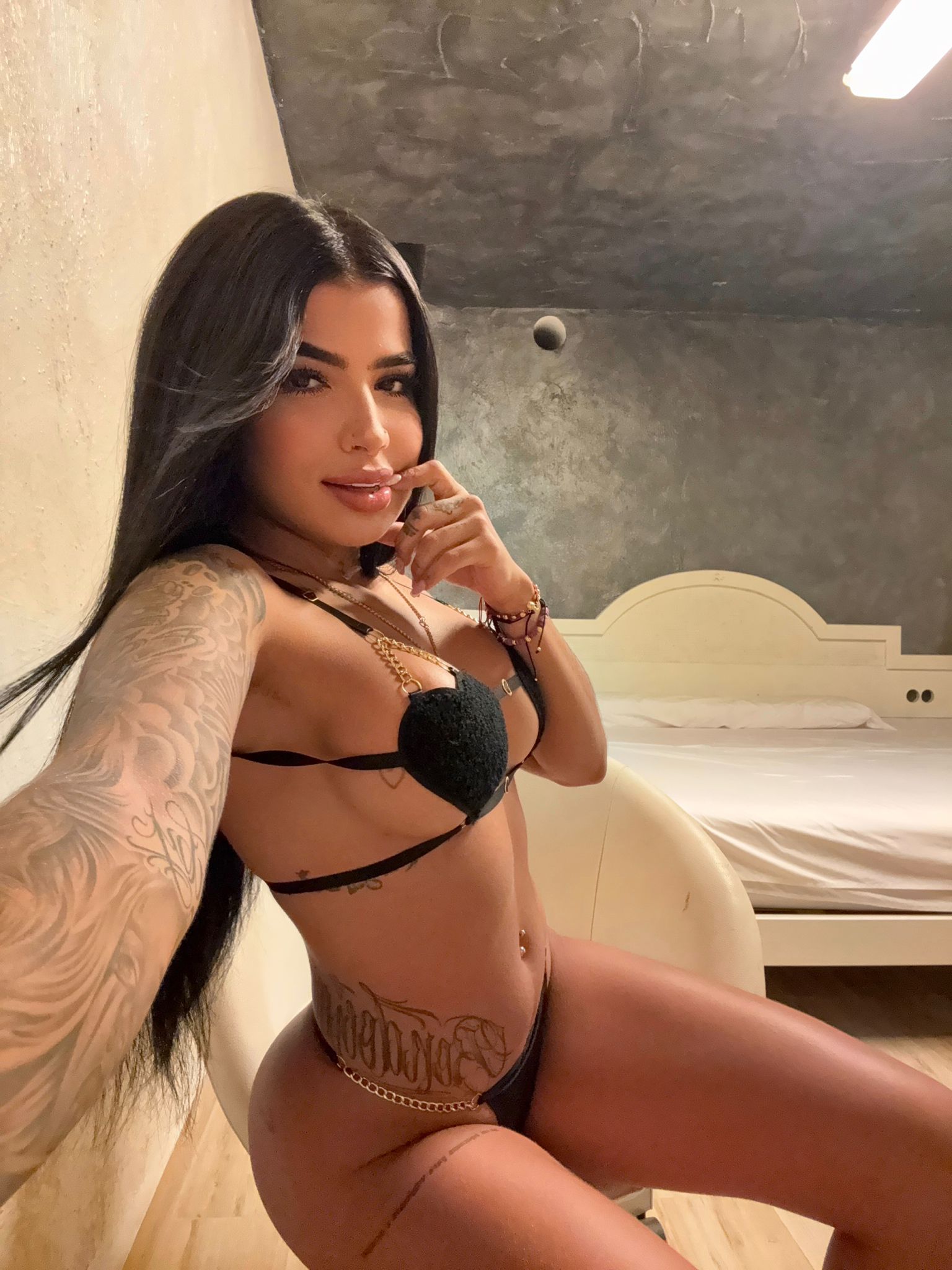 Escort - CLOE - Ibiza Tops